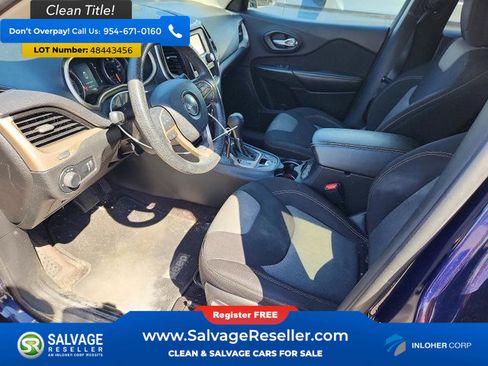 Used 2016 Jeep Cherokee Sport image 9