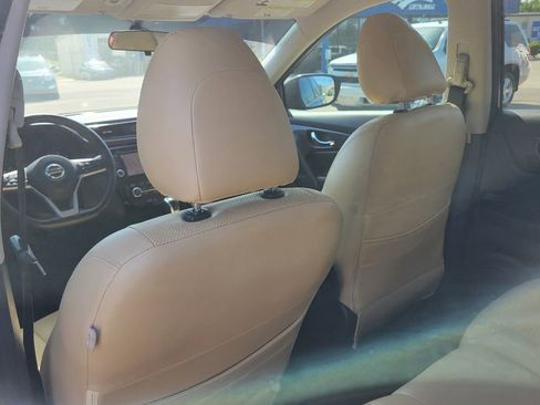 Used 2018 Nissan Rogue SV w/ Premium Package FWD image 41