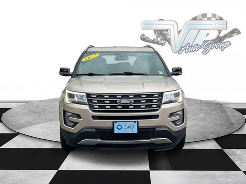 Used 2017 Ford Explorer XLT w/ Equipment Group 201A AWD/4WD image 2