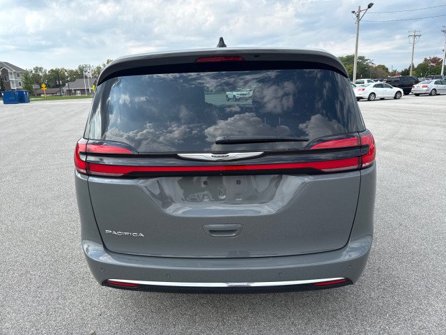 Used 2025 Chrysler Pacifica Select FWD image 4