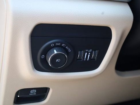 New 2025 Jeep Grand Cherokee L Limited w/ Black Appearance Package image 10