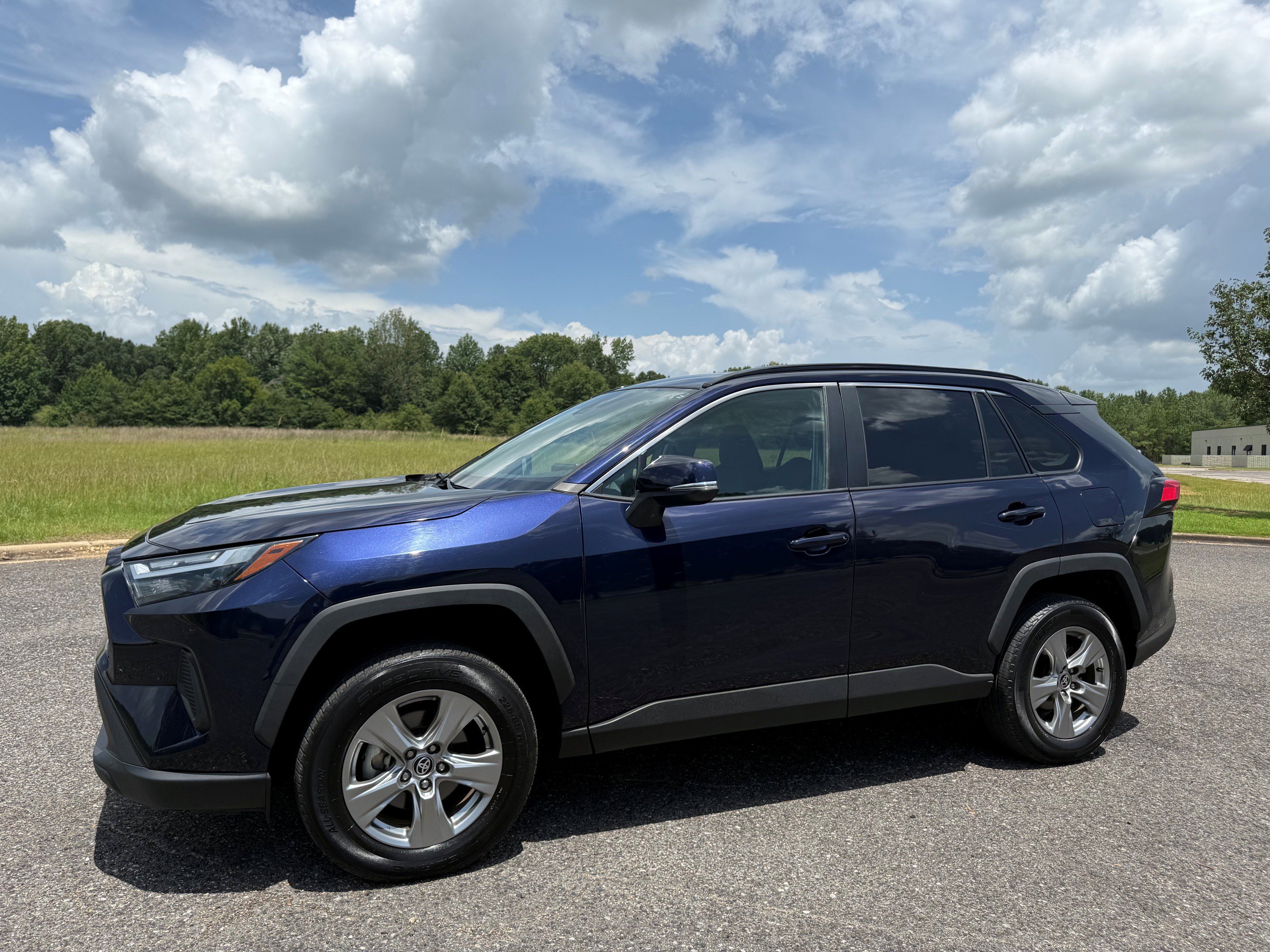 Used 2024 Toyota RAV4 XLE AWD/4WD image 1
