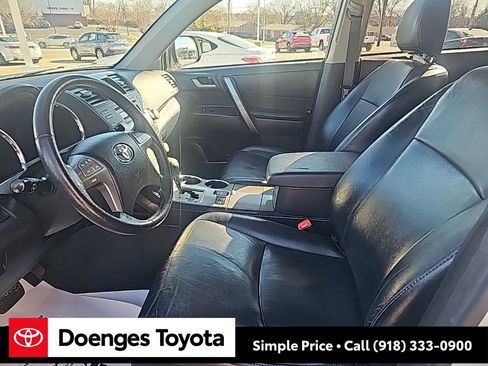 Used 2010 Toyota Highlander SE image 10