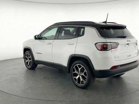 Used 2025 Jeep Compass Limited image 6