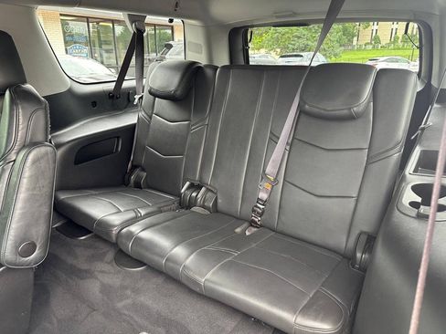 Used 2015 Cadillac Escalade ESV Luxury RWD image 18