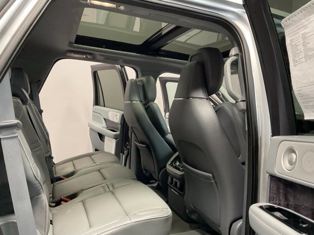 Used 2019 Lincoln Navigator Reserve AWD/4WD image 28