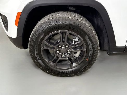 Used 2024 Jeep Grand Cherokee Trailhawk image 32