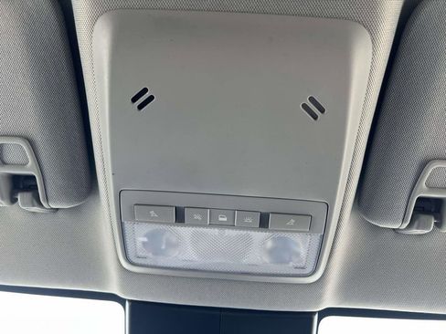 Used 2021 Chevrolet Trax LT w/ LT Convenience Package AWD/4WD image 30