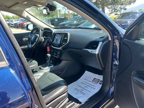 Used 2016 Jeep Cherokee Trailhawk w/ Leather Interior Group AWD/4WD image 12