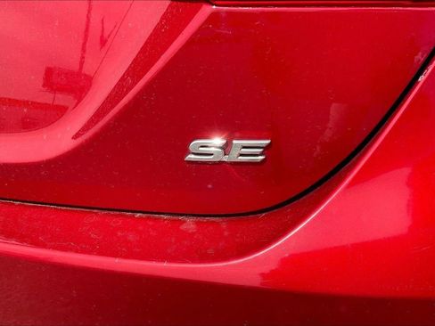 Used 2019 Toyota Camry SE FWD image 8