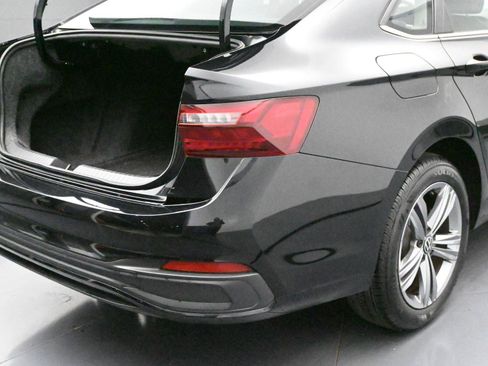 Used 2023 Volkswagen Jetta SE w/ Panoramic Sunroof Package image 12