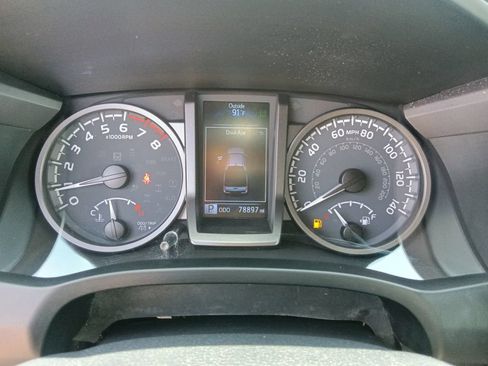 Used 2021 Toyota Tacoma TRD Off-Road AWD/4WD image 22