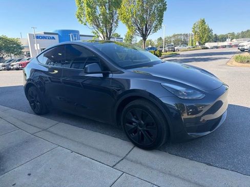 Used 2025 Tesla Model Y Long Range RWD image 4