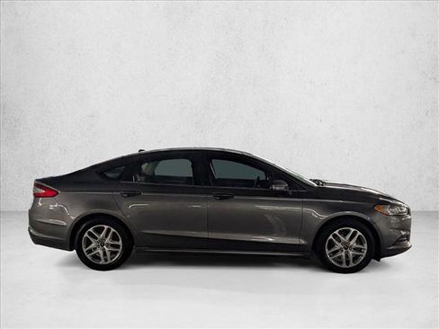 Used 2013 Ford Fusion SE FWD image 4