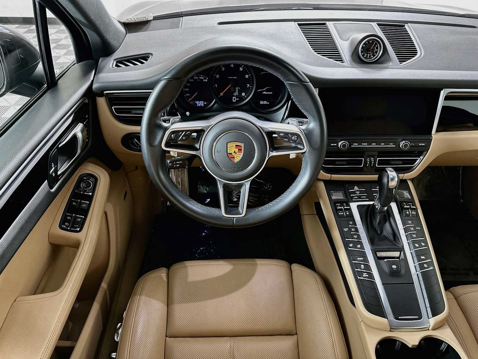 Certified 2021 Porsche Macan AWD/4WD image 24