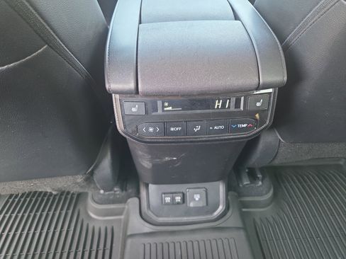 Used 2021 Toyota Highlander Platinum AWD/4WD image 25