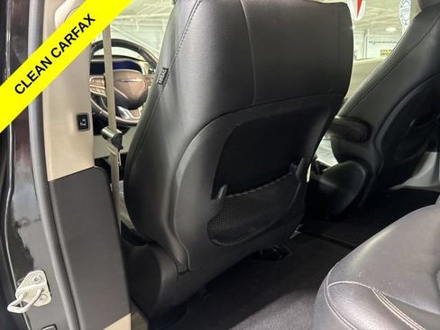 Used 2017 Chrysler Pacifica Touring-L w/ Tire & Wheel Group FWD image 25