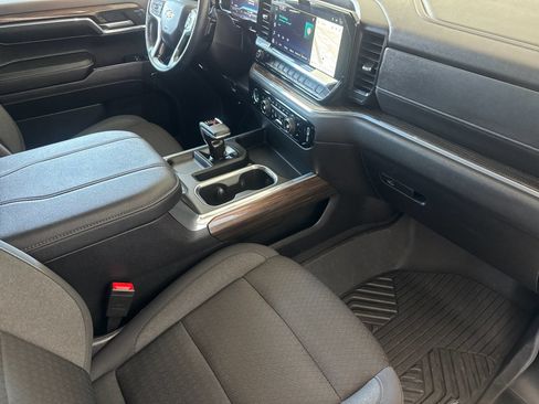 Used 2024 Chevrolet Silverado 1500 LT w/ Z71 Off-Road Package AWD/4WD image 16