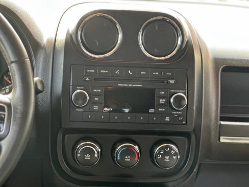 Used 2016 Jeep Patriot Latitude FWD image 13