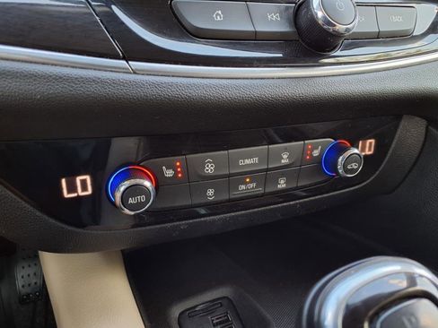 Used 2020 Buick Enclave Essence w/ Sound and Sites Package image 9