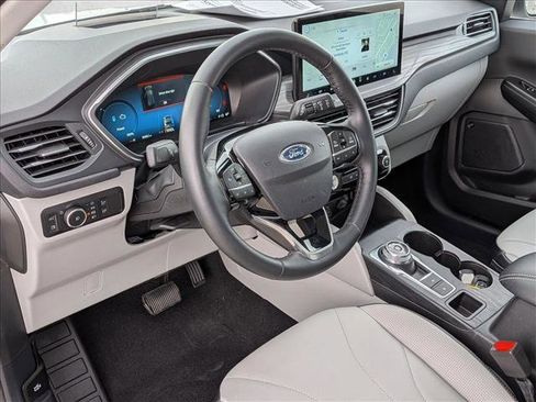 Used 2025 Ford Escape SE w/ PHEV Premium Package image 10