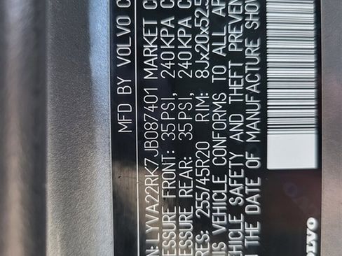 Used 2018 Volvo XC60 T6 Momentum w/ Advanced Package image 34