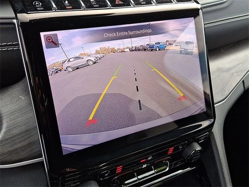 Used 2022 Jeep Grand Cherokee Limited image 4