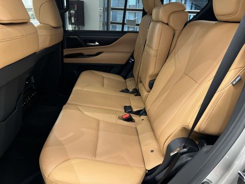 Used 2025 Lexus LX 700h Luxury image 23