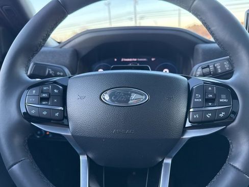 Used 2025 Ford Explorer Platinum image 27