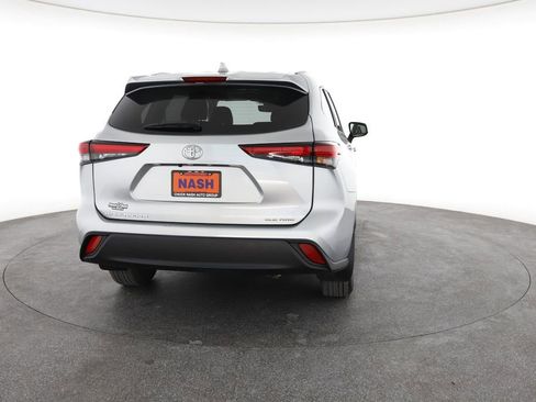 Used 2023 Toyota Highlander XLE image 11
