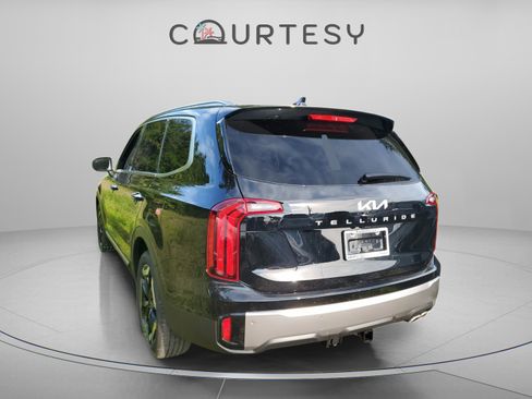 New 2025 Kia Telluride S image 2