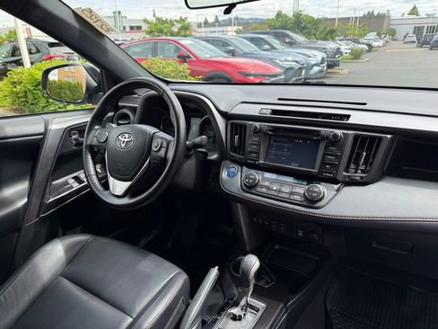Used 2018 Toyota RAV4 SE AWD/4WD image 21