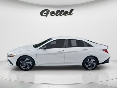 Certified 2025 Hyundai Elantra SEL FWD image 8