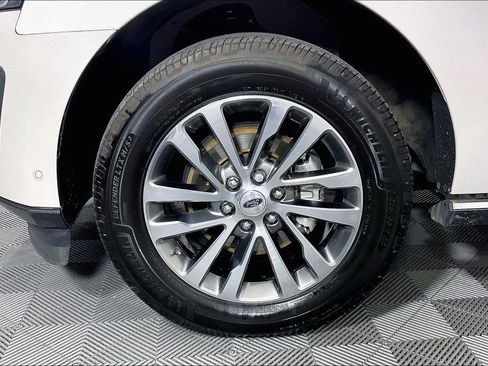 Used 2018 Ford Expedition Limited w/ Equipment Group 301A AWD/4WD image 12