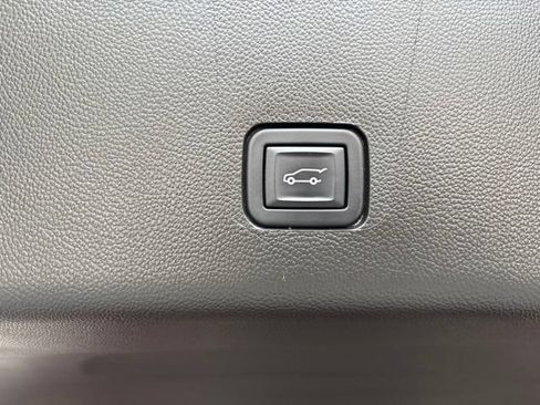 Used 2023 Chevrolet Traverse Premier w/ LPO, Floor Liner Package AWD/4WD image 30