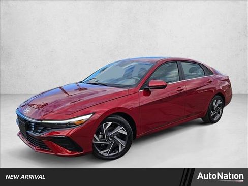 Used 2025 Hyundai Elantra SEL image 1