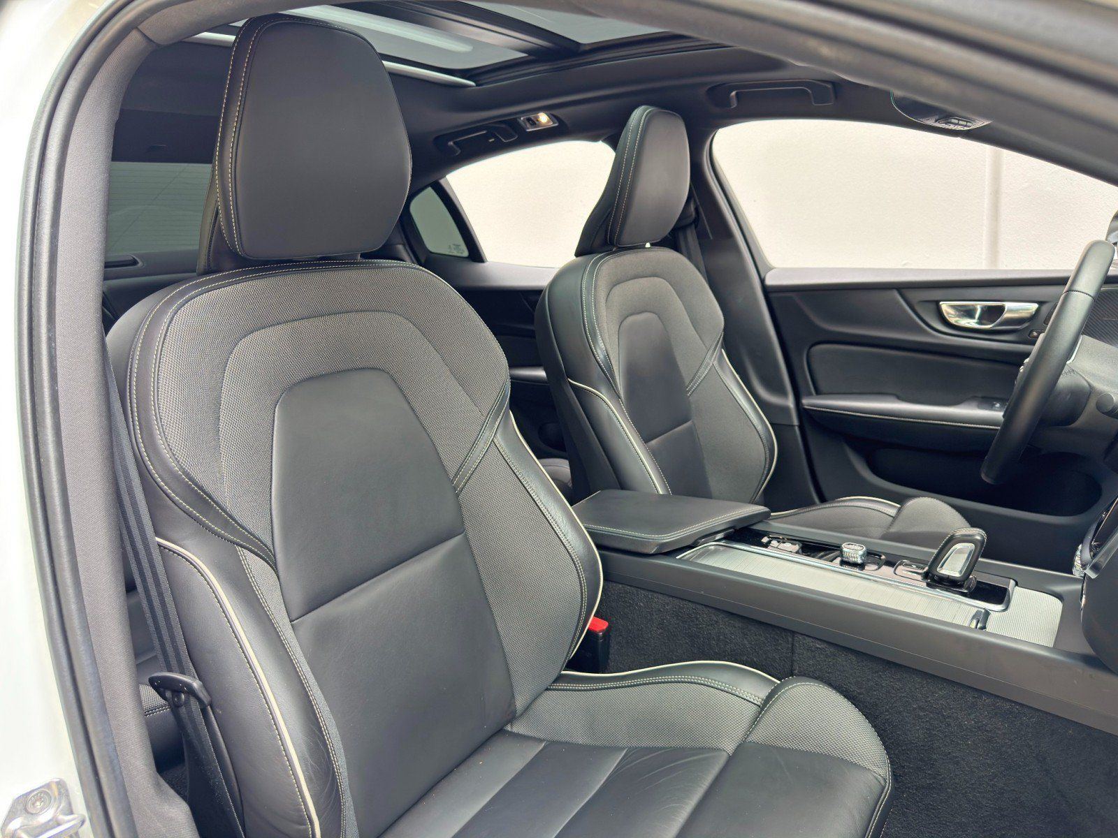 Used 2022 Volvo S60 B5 R-Design w/ Climate Package FWD image 35