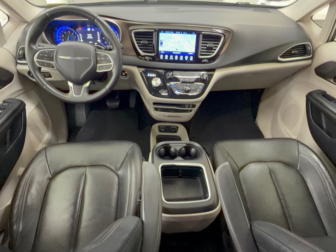 Used 2017 Chrysler Pacifica Touring-L Plus w/ Tire & Wheel Group FWD image 17