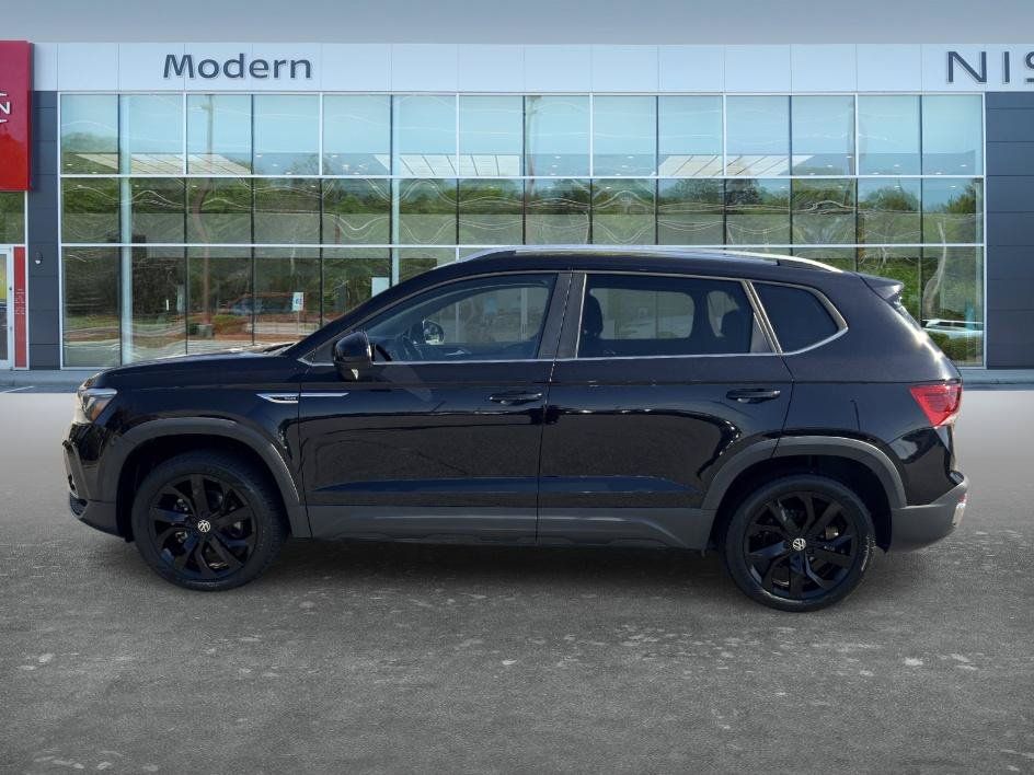 Used 2023 Volkswagen Taos SE w/ Black Wheel Package FWD image 8