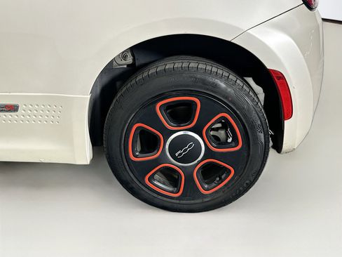 Used 2014 FIAT 500 e w/ Esport Package image 11