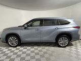 Used 2023 Toyota Highlander Platinum image 2