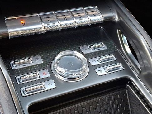 Used 2024 Lincoln Nautilus Reserve w/ Jet Appearance Package (87T) image 11