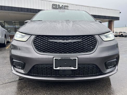 Used 2023 Chrysler Pacifica Touring-L w/ S Appearance Package FWD image 10