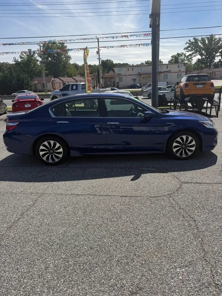 Used 2017 Honda Accord Touring image 5