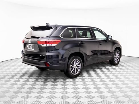 Used 2019 Toyota Highlander SE image 7