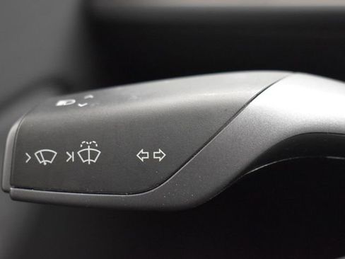 Used 2021 Tesla Model Y Long Range image 19