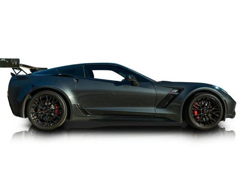 Used 2019 Chevrolet Corvette Z06 RWD image 2