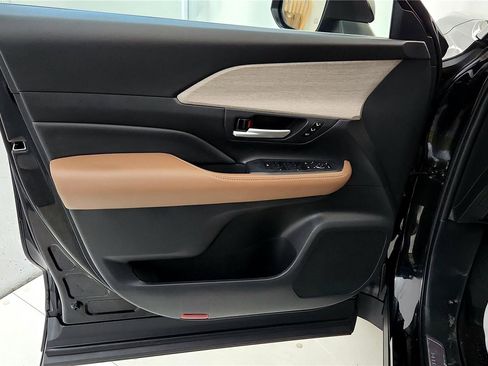 Used 2024 Toyota Grand Highlander Platinum image 24