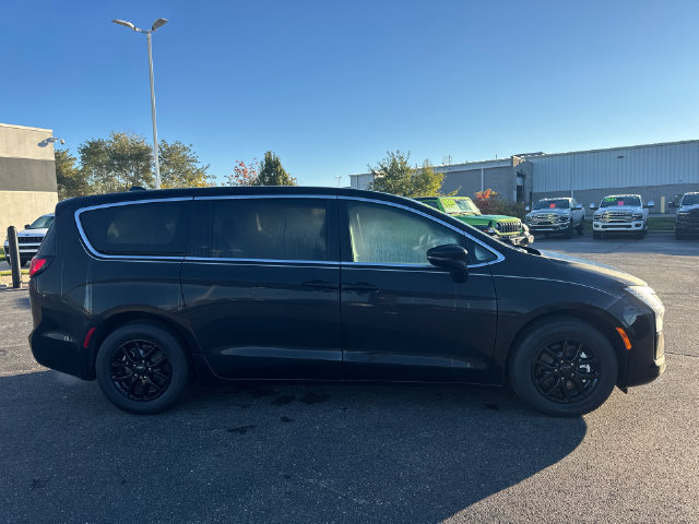 New 2027 Chrysler Pacifica Select w/ Family Tech Group FWD image 8