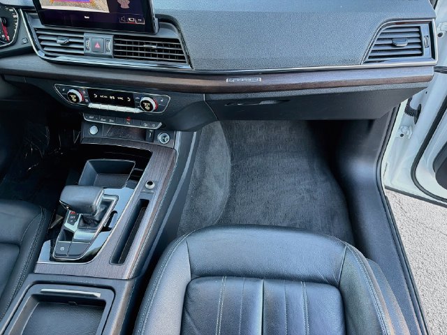 Used 2022 Audi Q5 2.0T Premium w/ Convenience Package AWD/4WD image 16